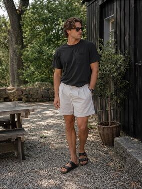 Abercrombie & Fitch Men’s Khaki Chino Shorts Pleated Size 34 Distressed Hem